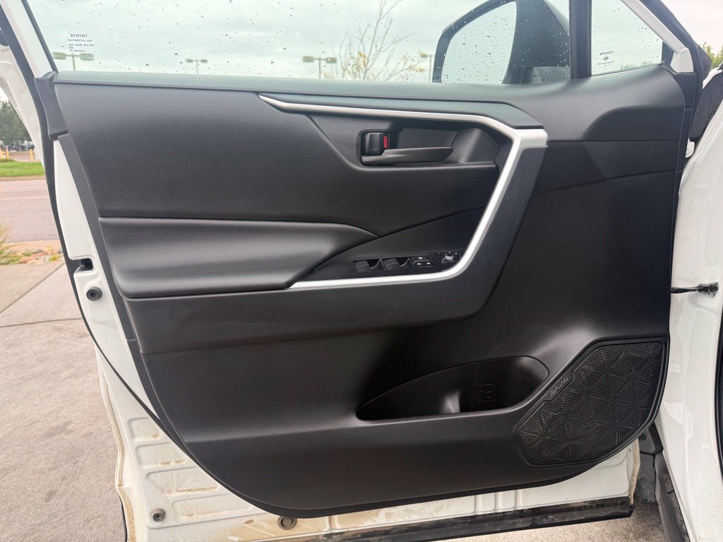 Used 2025 Toyota RAV4 LE AWD/4WD image 9
