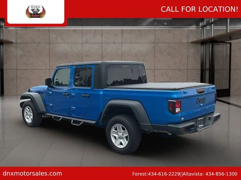 Used 2023 Jeep Gladiator Sport AWD/4WD image 3