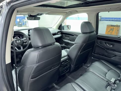 Used 2024 Honda Pilot Touring image 32
