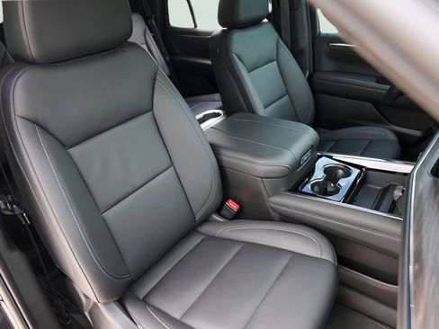 Used 2025 Chevrolet Tahoe Z71 w/ Comfort Package AWD/4WD image 33
