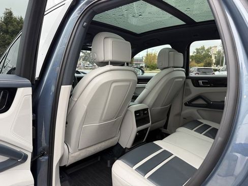 Used 2019 Porsche Cayenne S image 16