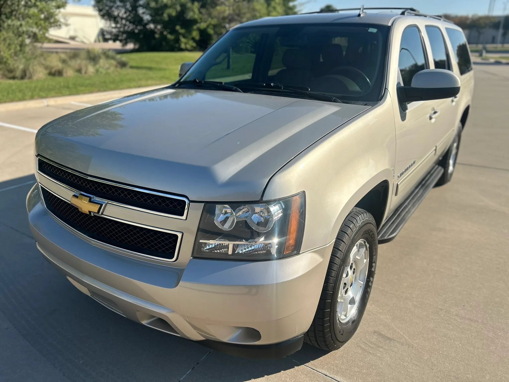 Used 2013 Chevrolet Suburban LS w/ Convenience Package 1 RWD image 2
