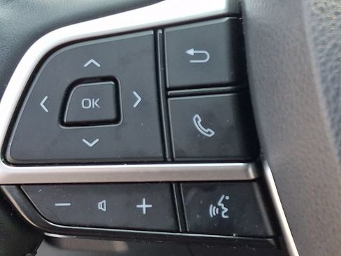 Used 2023 Toyota Highlander XLE AWD/4WD image 23