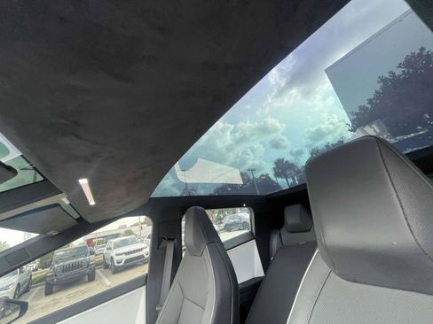 Used 2024 Tesla Cybertruck AWD Crew Cab image 7