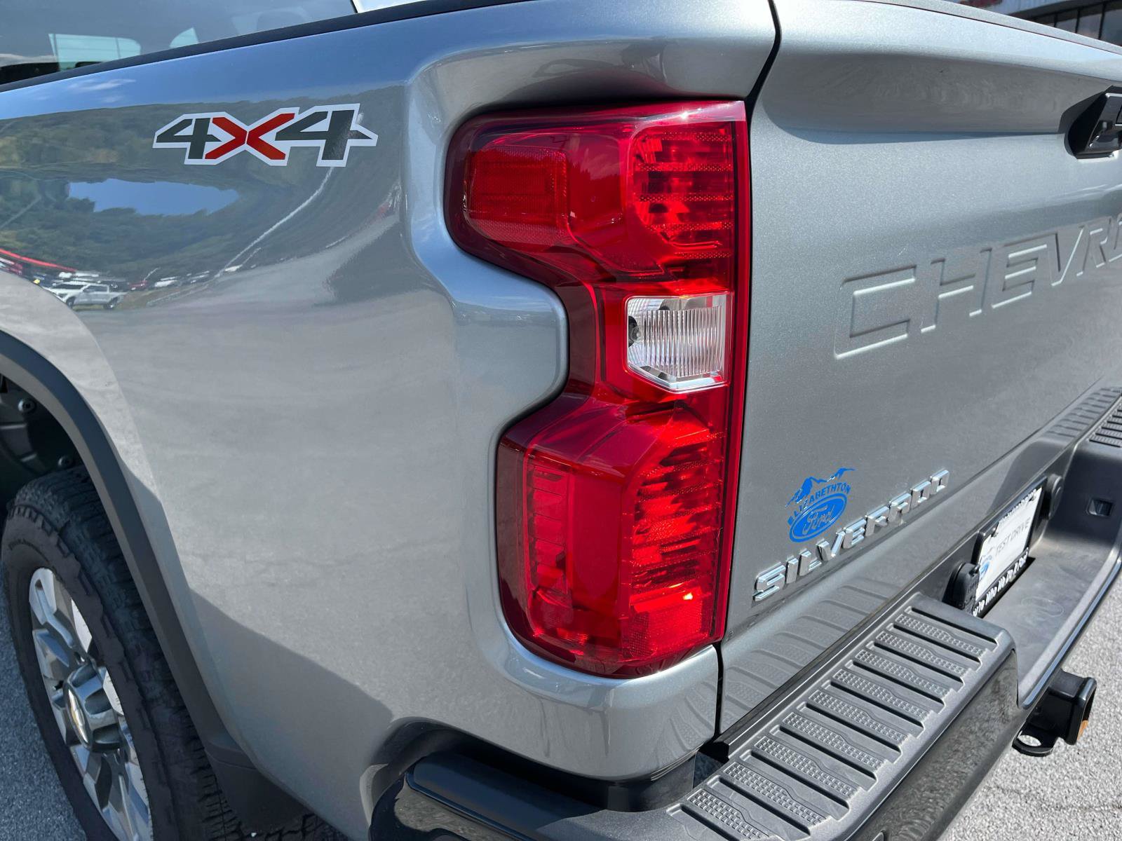 Used 2025 Chevrolet Silverado 2500 Custom w/ Custom Convenience Package AWD/4WD image 10