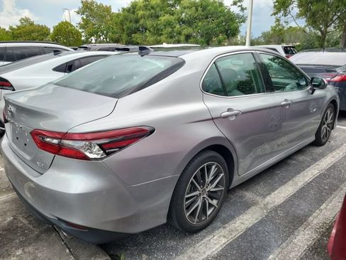 Used 2023 Toyota Camry XLE FWD image 3