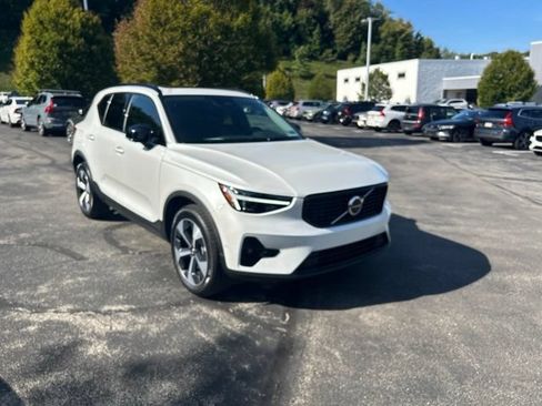 Used 2026 Volvo XC40 B5 Plus w/ Protection Package Premier AWD/4WD image 4