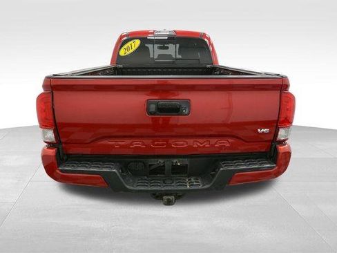 Used 2017 Toyota Tacoma TRD Sport image 12