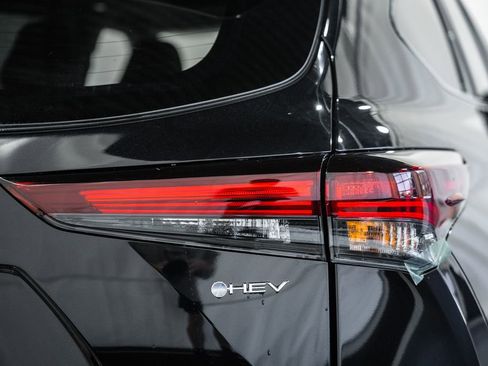 New 2026 Toyota Highlander Platinum image 6