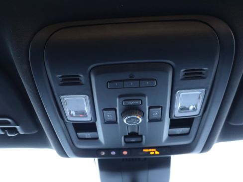 Used 2024 Chevrolet Suburban High Country w/ Advanced Technology Package image 32