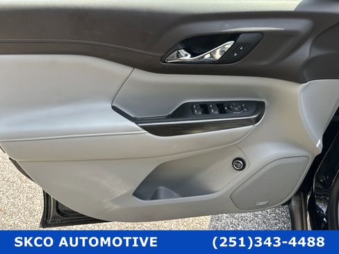 Used 2023 GMC Acadia SLT image 12