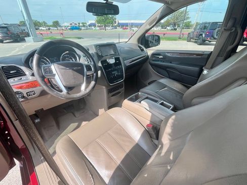 Used 2012 Chrysler Town & Country Touring-L w/ Entertainment Group #2 image 11