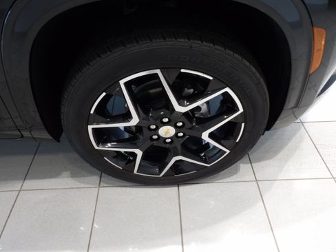 Used 2025 Chevrolet Traverse High Country w/ LPO, Floor Liner Package AWD/4WD image 28