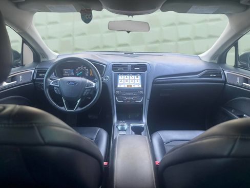 Used 2018 Ford Fusion SE w/ Equipment Group 201A image 19