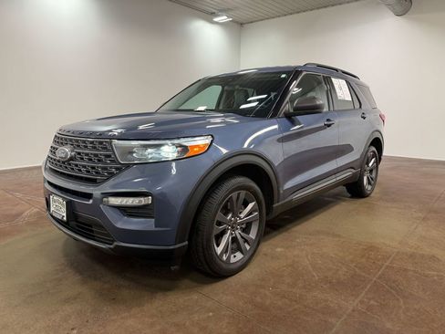 Used 2021 Ford Explorer XLT w/ Equipment Group 202A AWD/4WD image 39