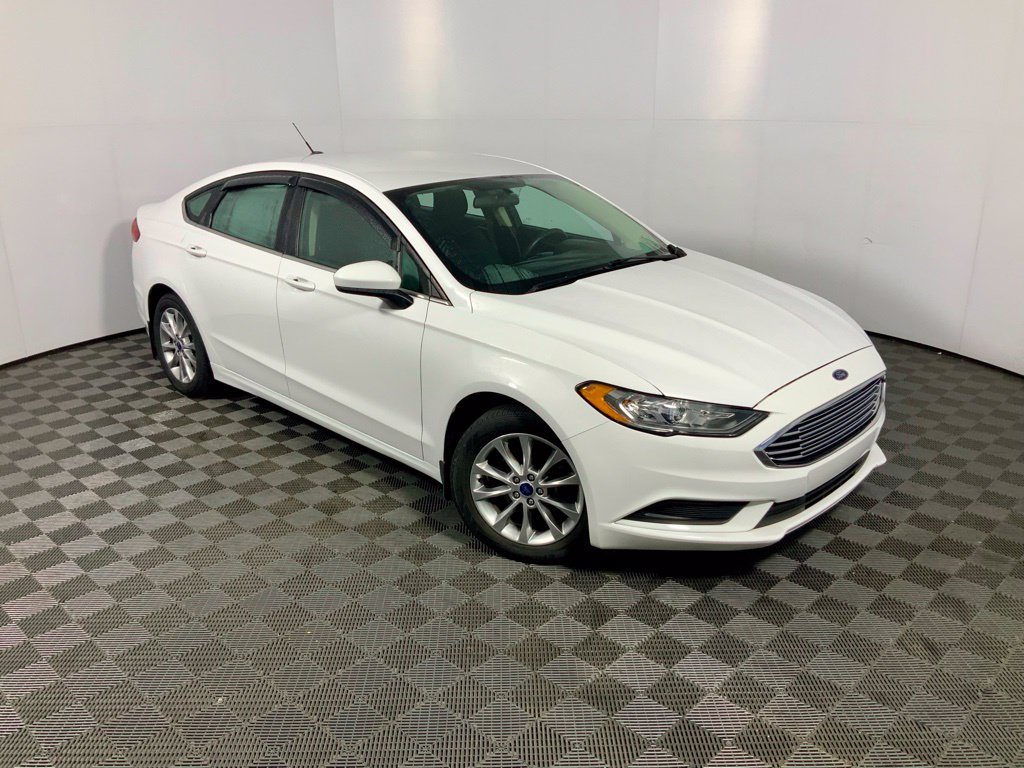 Used 2017 Ford Fusion SE FWD image 3
