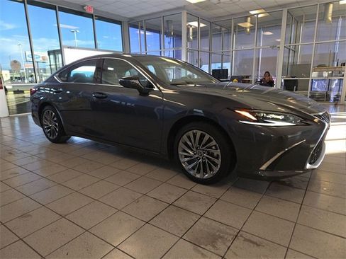 Used 2025 Lexus ES 350 Ultra Luxury image 2