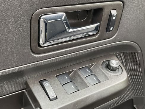 Used 2010 Ford Edge SE image 23