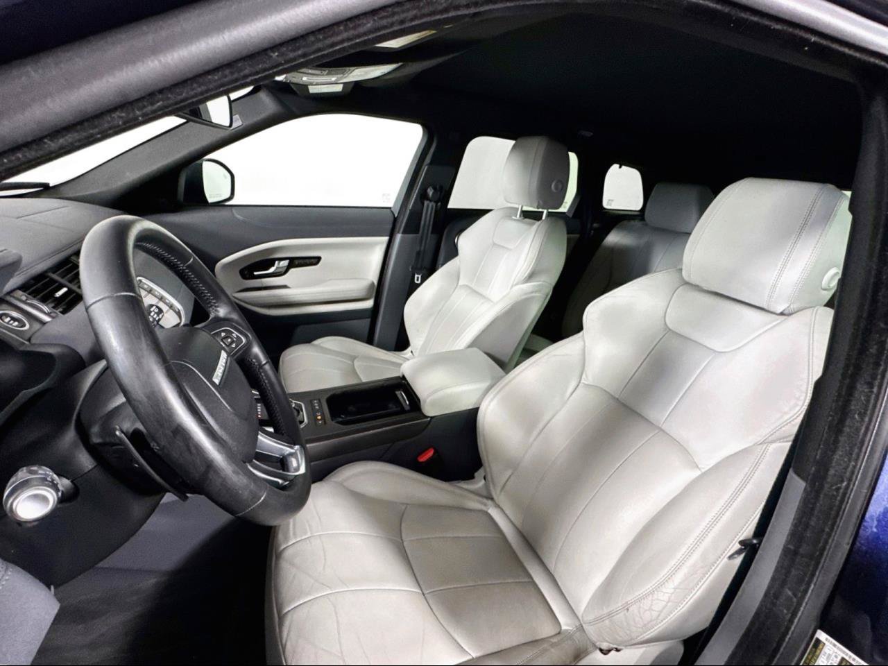 Used 2018 Land Rover Range Rover Evoque SE AWD/4WD image 14