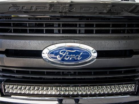 Used 2017 Ford F250 XLT w/ XLT Premium Package image 7