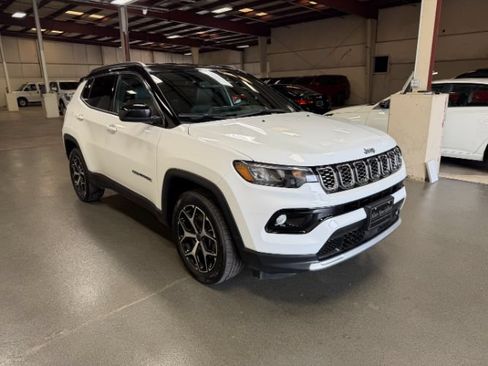 Used 2025 Jeep Compass Limited AWD/4WD image 7