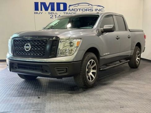 Used 2019 Nissan Titan S image 2