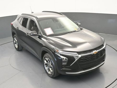 Used 2025 Chevrolet Trax LT w/ Driver Confidence Package image 49