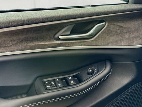 New 2026 Jeep Grand Cherokee Laredo image 18