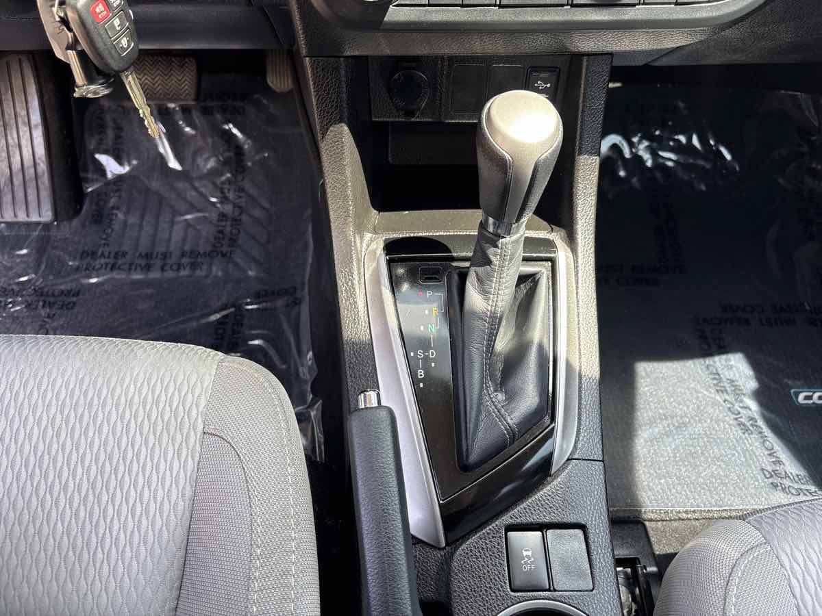 Used 2015 Toyota Corolla LE FWD image 24