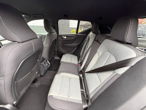 Used 2023 Volvo XC40 B5 Core image 17