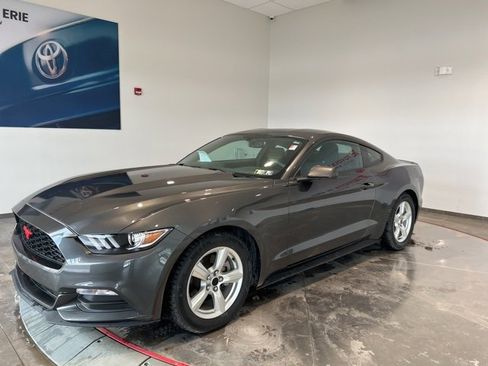 Used 2017 Ford Mustang Coupe image 2