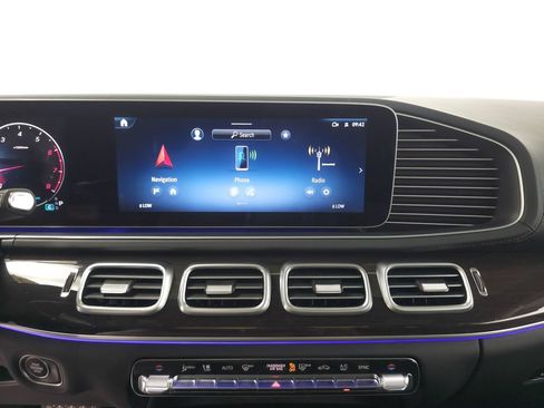 Certified 2026 Mercedes-Benz GLS 450 4MATIC image 17