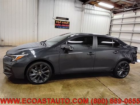 Used 2026 Toyota Corolla SE FWD image 2