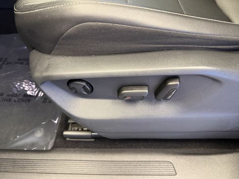Used 2018 Volkswagen Tiguan SEL FWD image 14