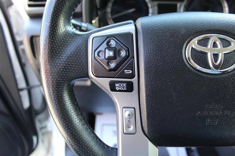 Used 2016 Toyota 4Runner SR5 AWD/4WD image 17
