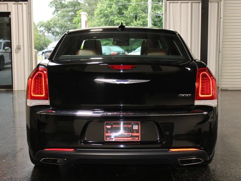 Used 2019 Chrysler 300 Limited w/ Safetytec Plus Group RWD image 6