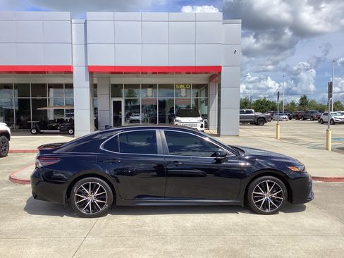 Used 2023 Toyota Camry SE FWD image 8