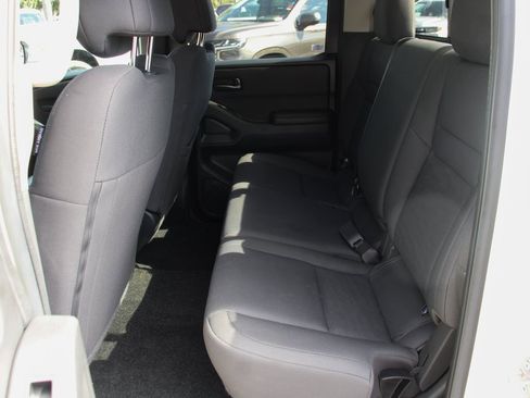 Used 2025 Nissan Frontier S w/ S Utility Package image 32