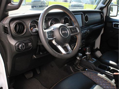 Certified 2023 Jeep Gladiator Overland AWD/4WD image 12