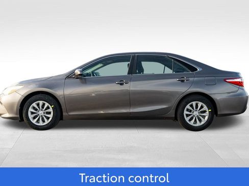 Used 2016 Toyota Camry LE image 4