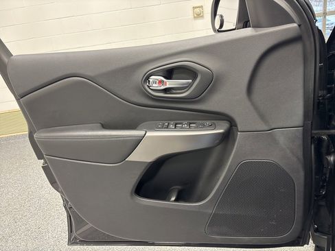 Used 2019 Jeep Cherokee Latitude Plus w/ Cold Weather Group image 27