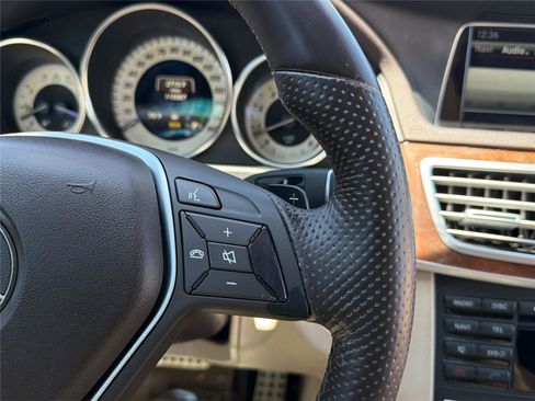 Used 2014 Mercedes-Benz E 350 4MATIC Wagon image 17