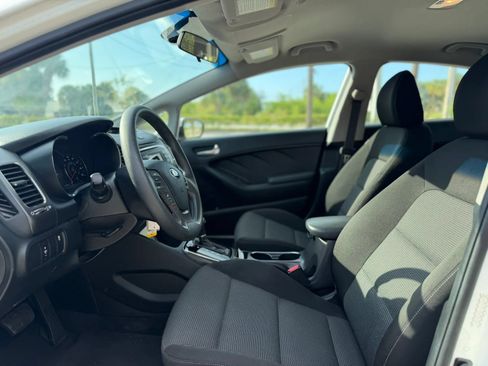 Used 2017 Kia Forte LX FWD image 11