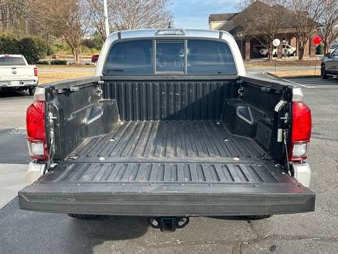 Used 2022 Toyota Tacoma SR image 26