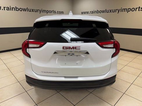 Used 2024 GMC Terrain SLE image 5