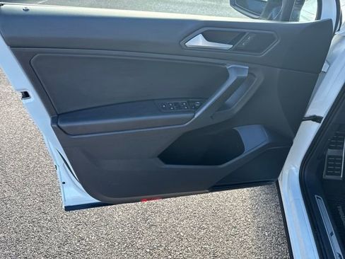 Certified 2021 Volkswagen Tiguan SE R-Line image 11