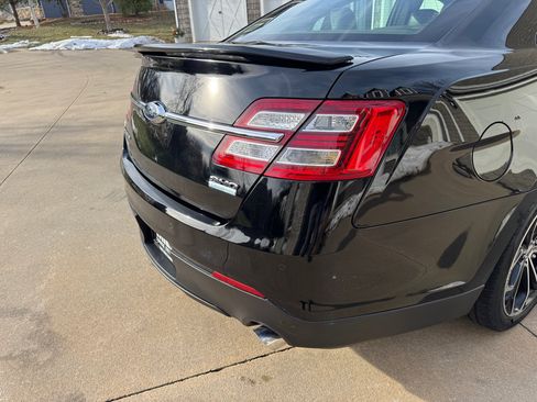 Used 2017 Ford Taurus SHO image 36