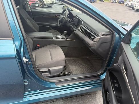 Used 2025 Toyota Camry LE AWD/4WD image 22