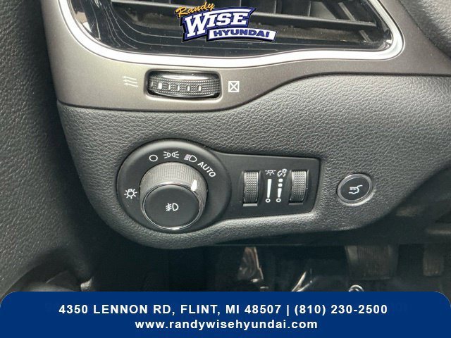 Used 2019 Jeep Cherokee Limited AWD/4WD image 19