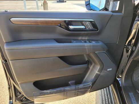 New 2026 Chevrolet Suburban High Country AWD/4WD image 13